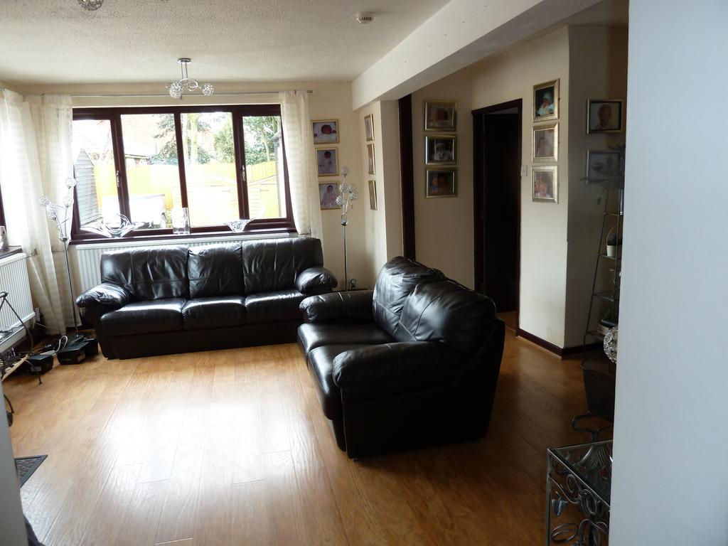 Smithy Lodge Guest House เลย์แลนด์ ภายนอก รูปภาพ